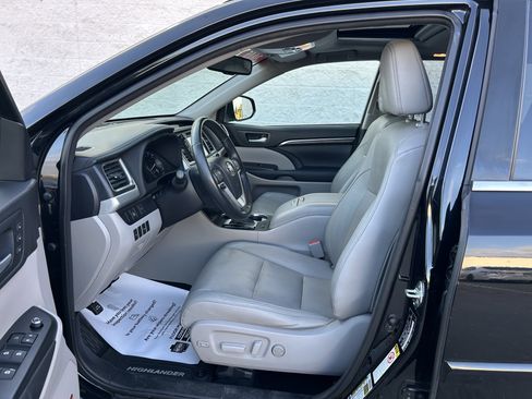 Used 2015 Toyota Highlander Limited image 12