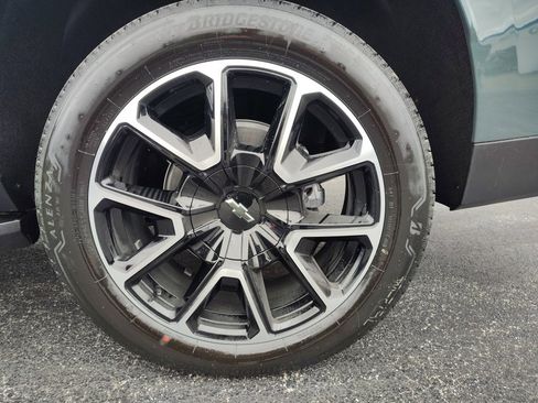 New 2026 Chevrolet Suburban RST w/ Advanced Technology Package image 16