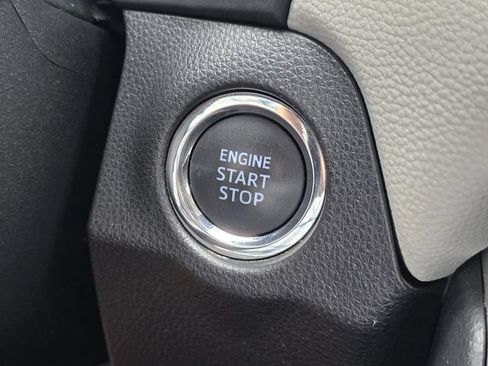 Used 2020 Toyota RAV4 XLE w/ Convenience Package AWD/4WD image 19
