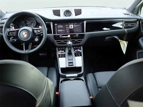 New 2026 Porsche Macan image 19