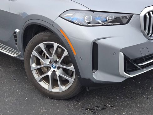 Used 2025 BMW X5 xDrive50e image 3