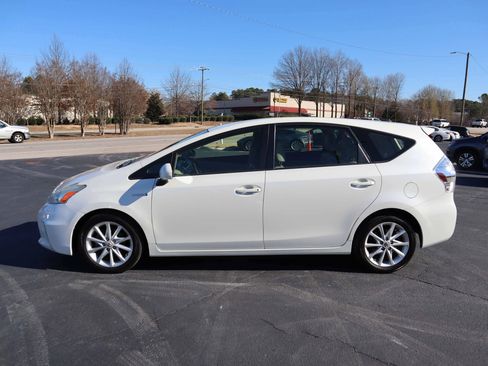 Used 2012 Toyota Prius V Five image 7
