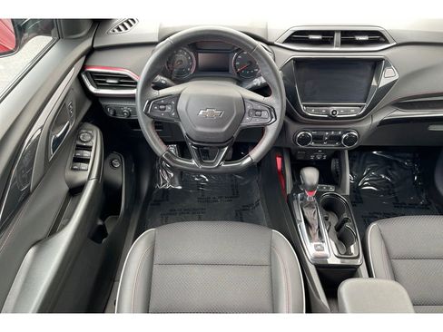 Used 2023 Chevrolet TrailBlazer RS w/ Sun and Liftgate Package FWD image 17