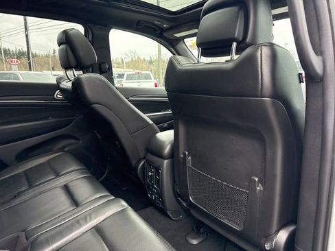 Used 2020 Jeep Grand Cherokee Limited w/ Luxury Group II image 16