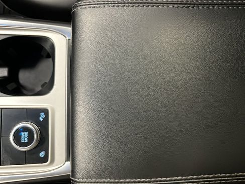 Used 2023 Ford Explorer XLT w/ Equipment Group 202A AWD/4WD image 21