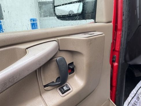 Used 2014 Chevrolet Express 3500 image 10