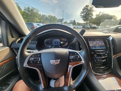 Used 2016 Cadillac Escalade Luxury image 18