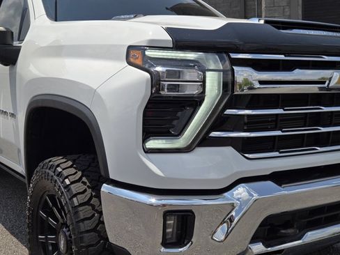 Used 2024 Chevrolet Silverado 2500 LTZ AWD/4WD image 5