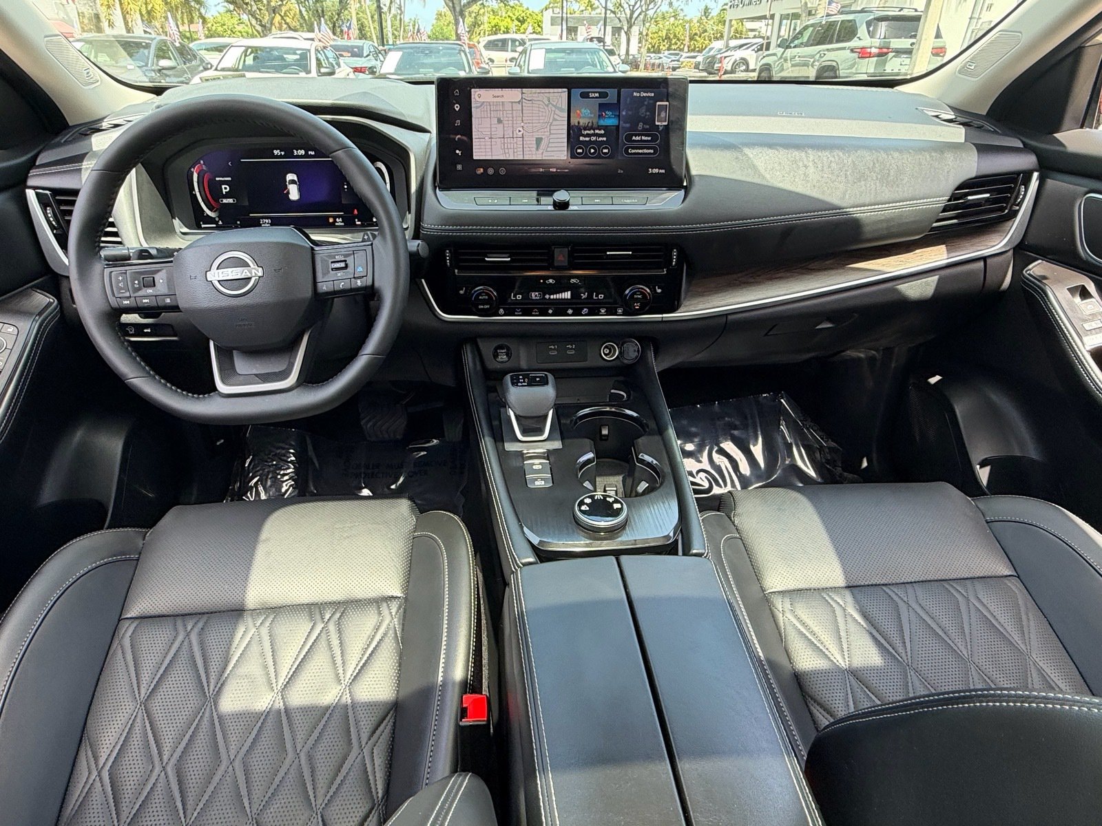 Used 2026 Nissan Rogue Platinum w/ Platinum Premium Package AWD/4WD image 13