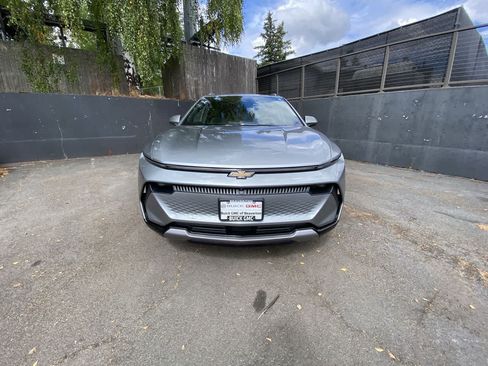 Used 2024 Chevrolet Equinox EV LT AWD/4WD image 9
