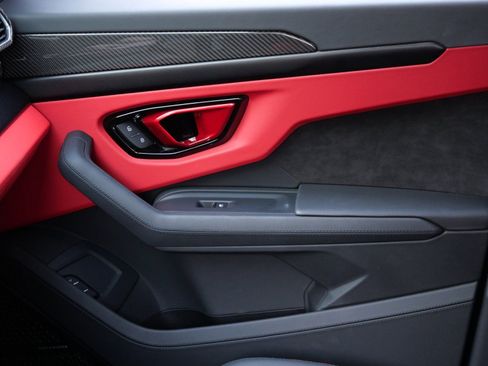 Used 2023 Lamborghini Urus S image 24