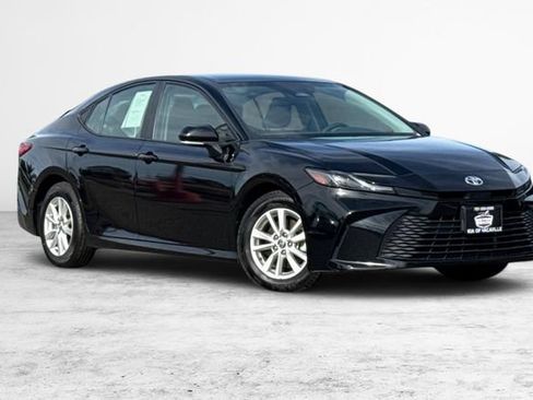 Used 2025 Toyota Camry LE FWD image 2