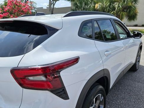 Used 2024 Chevrolet Trax LT w/ Driver Confidence Package image 12