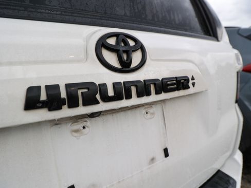 Used 2023 Toyota 4Runner SR5 Premium w/ Moonroof Package RWD image 10
