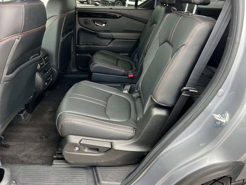 Used 2025 Honda Pilot TrailSport image 24