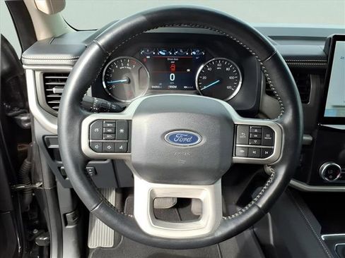 Used 2024 Ford Expedition Max XLT image 9