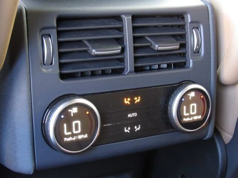 Used 2023 Land Rover Discovery Metropolitan Edition AWD/4WD image 37