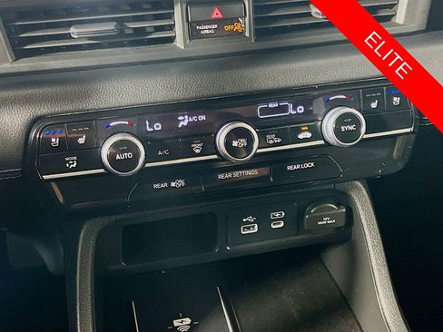 Used 2024 Honda Pilot Elite image 16