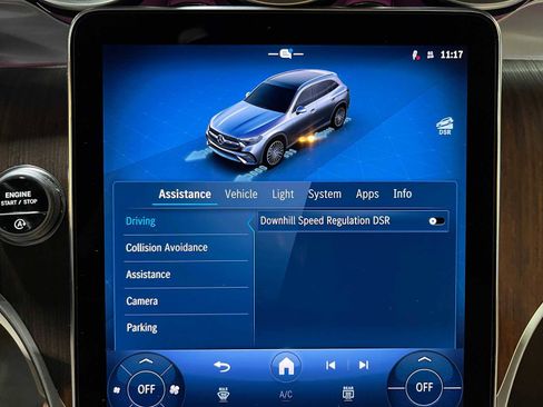 Used 2025 Mercedes-Benz GLC 300 4MATIC image 34