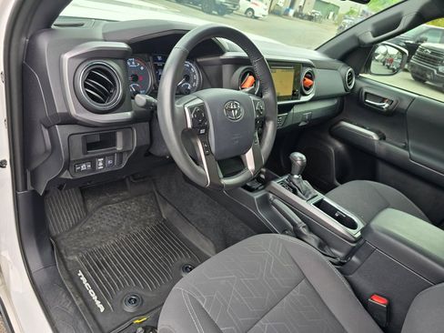 Used 2019 Toyota Tacoma TRD Sport AWD/4WD image 23