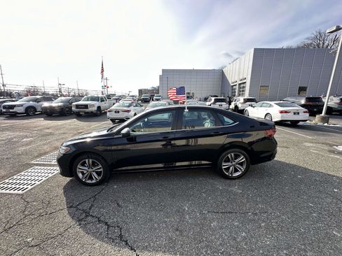 Used 2024 Volkswagen Jetta SE image 5