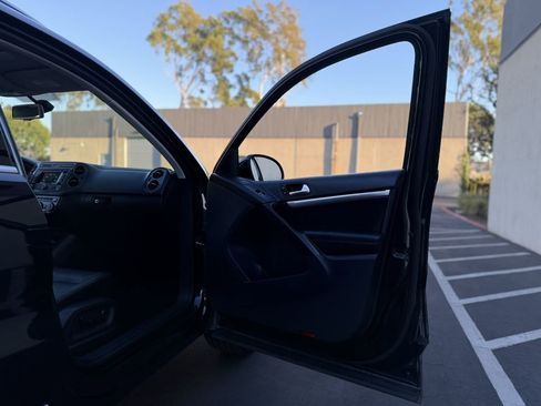Used 2013 Volkswagen Tiguan SEL image 23