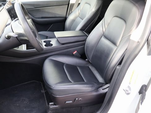 Used 2021 Tesla Model Y Long Range image 32