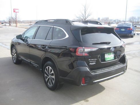 Used 2020 Subaru Outback Premium image 5