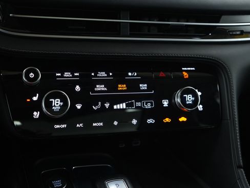 Used 2024 INFINITI QX60 Sensory image 25