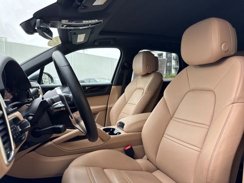 Certified 2023 Porsche Cayenne AWD/4WD image 5