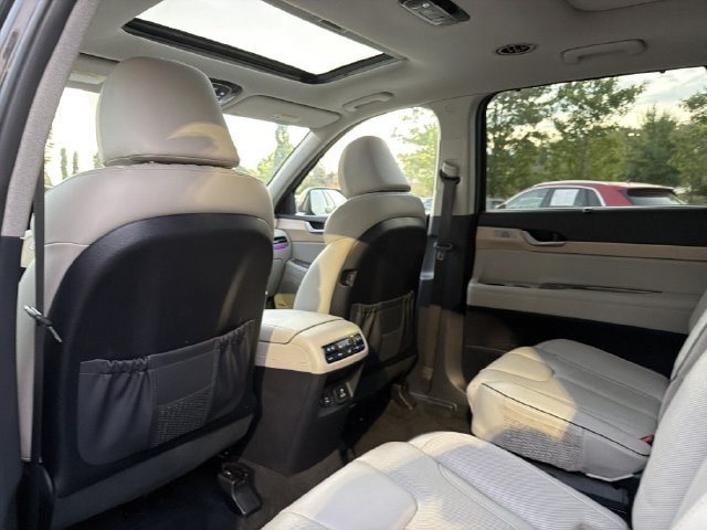 Used 2024 Hyundai Palisade Limited AWD/4WD image 12