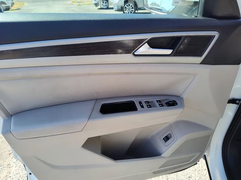 Used 2019 Volkswagen Atlas SEL image 16