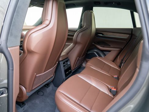 Certified 2025 Porsche Macan Turbo Electric AWD/4WD image 22