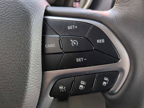 Used 2020 Jeep Grand Cherokee Overland image 27