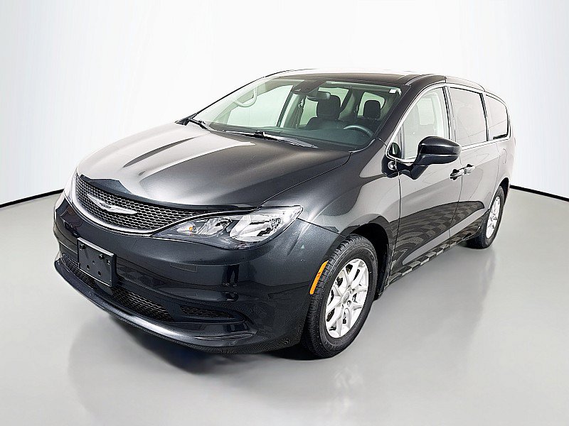 Used 2023 Chrysler Voyager LX FWD image 3