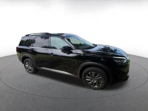 Used 2025 Nissan Pathfinder SV AWD/4WD image 2