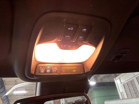 Used 2021 Chevrolet TrailBlazer RS w/ Sun and Liftgate Package image 35