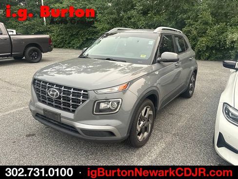 Used 2022 Hyundai Venue SEL FWD image 2