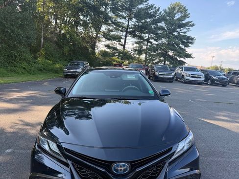 Used 2021 Toyota Camry XSE FWD image 6