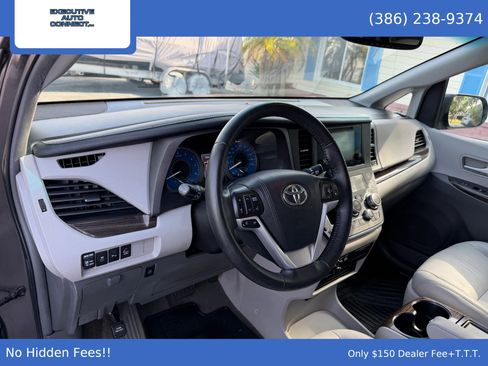 Used 2017 Toyota Sienna XLE Premium FWD image 23