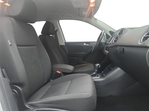 Used 2017 Volkswagen Tiguan Limited w/ Premium Package image 22