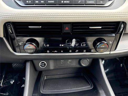 Used 2023 Nissan Rogue SV w/ SV Premium Package FWD image 22