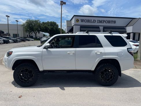 Used 2016 Toyota 4Runner SR5 Premium AWD/4WD image 2
