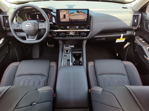New 2026 Nissan Pathfinder Platinum FWD image 11