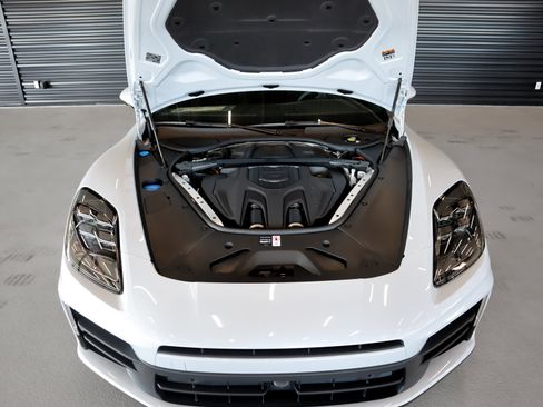 Used 2025 Porsche Panamera 4 image 12