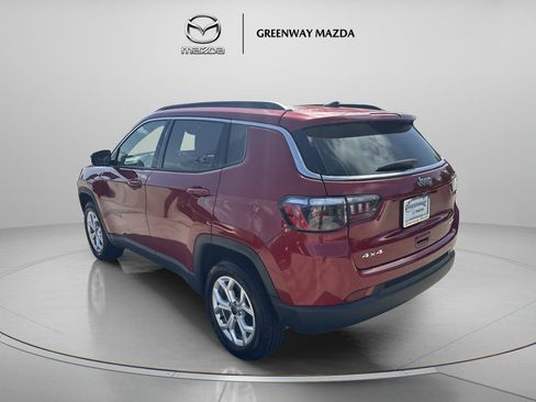 Used 2025 Jeep Compass Latitude w/ Sun & Sound Group AWD/4WD image 5