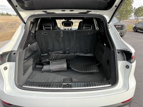 Used 2023 Porsche Cayenne Platinum Edition image 9