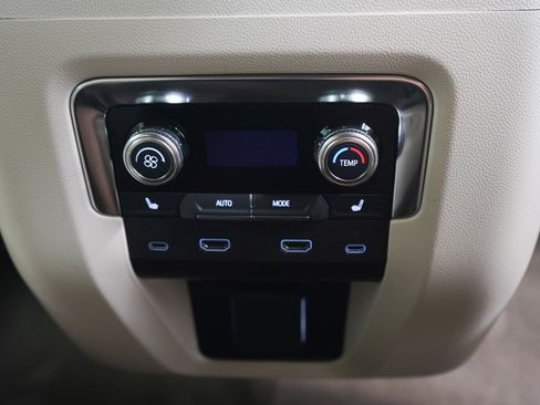 Used 2025 GMC Yukon XL Denali w/ Denali Reserve Package AWD/4WD image 14
