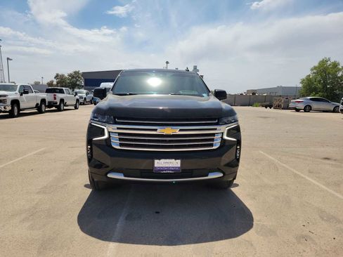 Used 2024 Chevrolet Suburban High Country w/ Advanced Technology Package AWD/4WD image 3