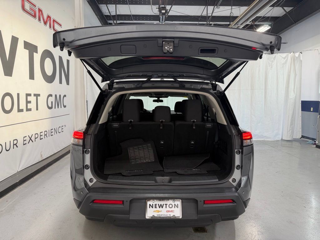 Used 2024 Nissan Pathfinder SV FWD image 32